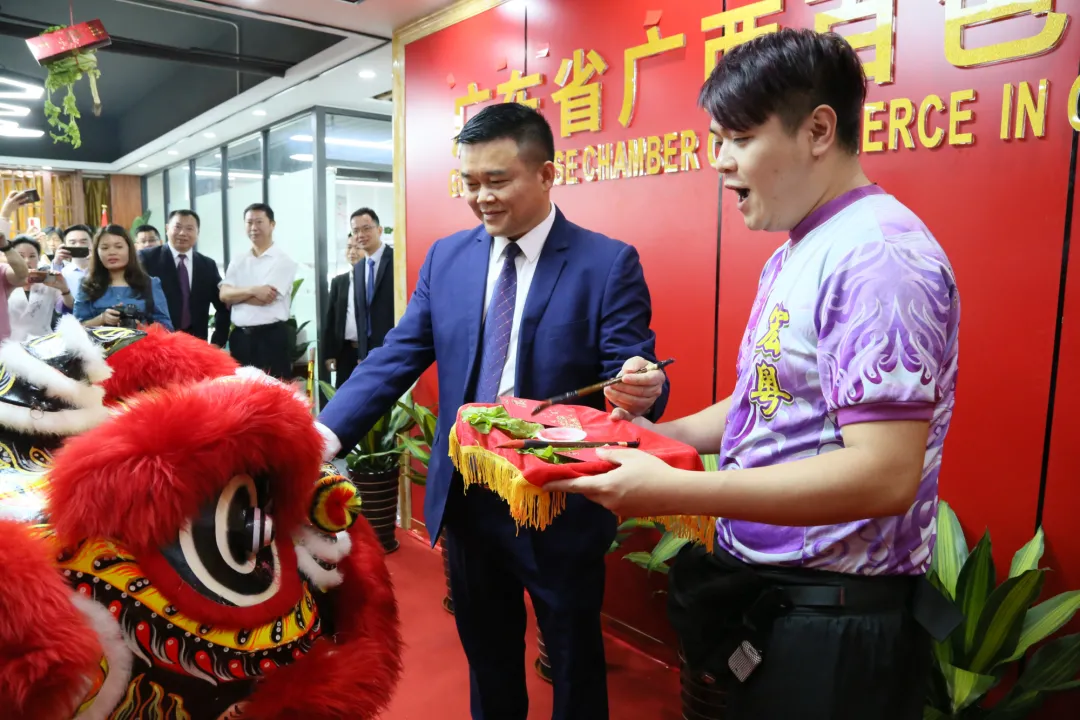 暨巨人園集團董事長李俊鋒先生榮任廣東省百色商會執(zhí)行會長(圖6) 暨巨人園集團董事長李俊鋒先生榮任廣東省百色商會執(zhí)行會長(圖6)